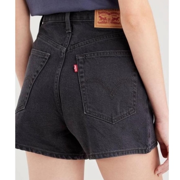 Levi’s High Waisted Mom Shorts Black Denim 100% Cotton Size 30 - Picture 8 of 8